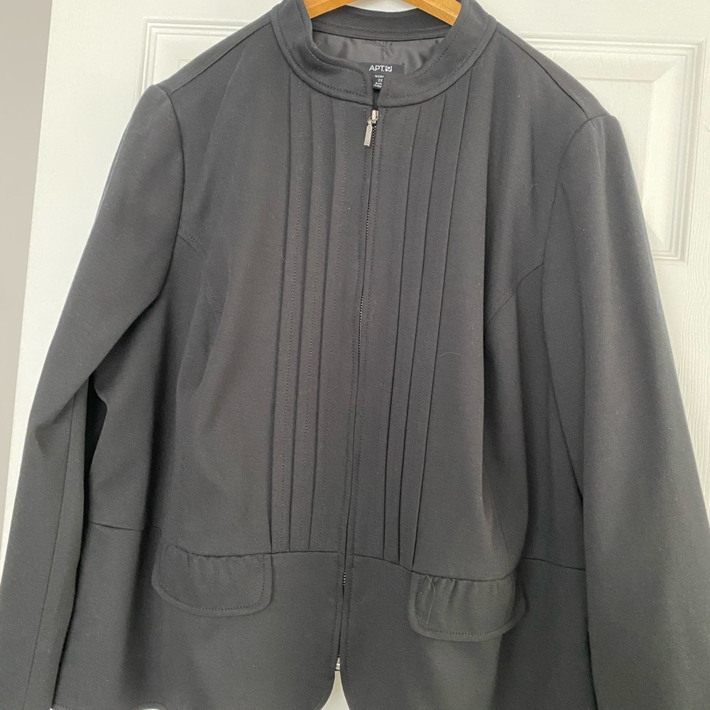 Robe - Picture 16 of 16